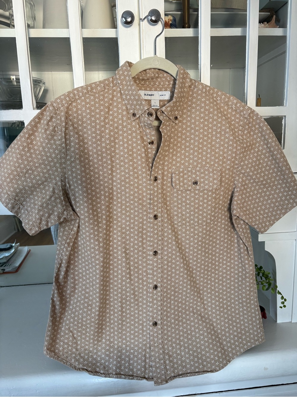 Old Navy Tan Short-Sleeve Button-Down Shirt with Small White Print